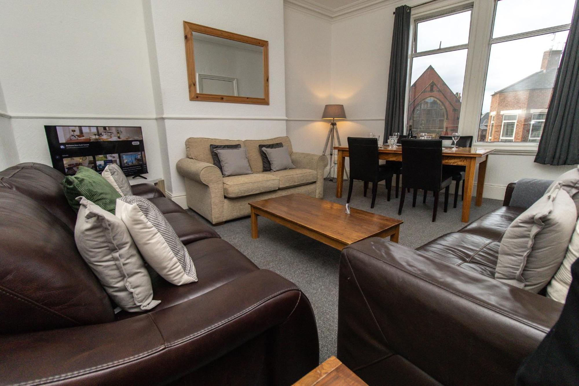 Dwellcome Home Ltd 4 King Bedroom Townhouse, Free Parking, Fast Wifi, Fully Equipped Kitchen, 15 Min Drive To Nissan, 20 Min To Newcastle Sunderland, Ideal For Long Term Contractor Etc Stays, Regular Housekeeping Option - See Our Site For Assurance Саут-Шилдс Экстерьер фото