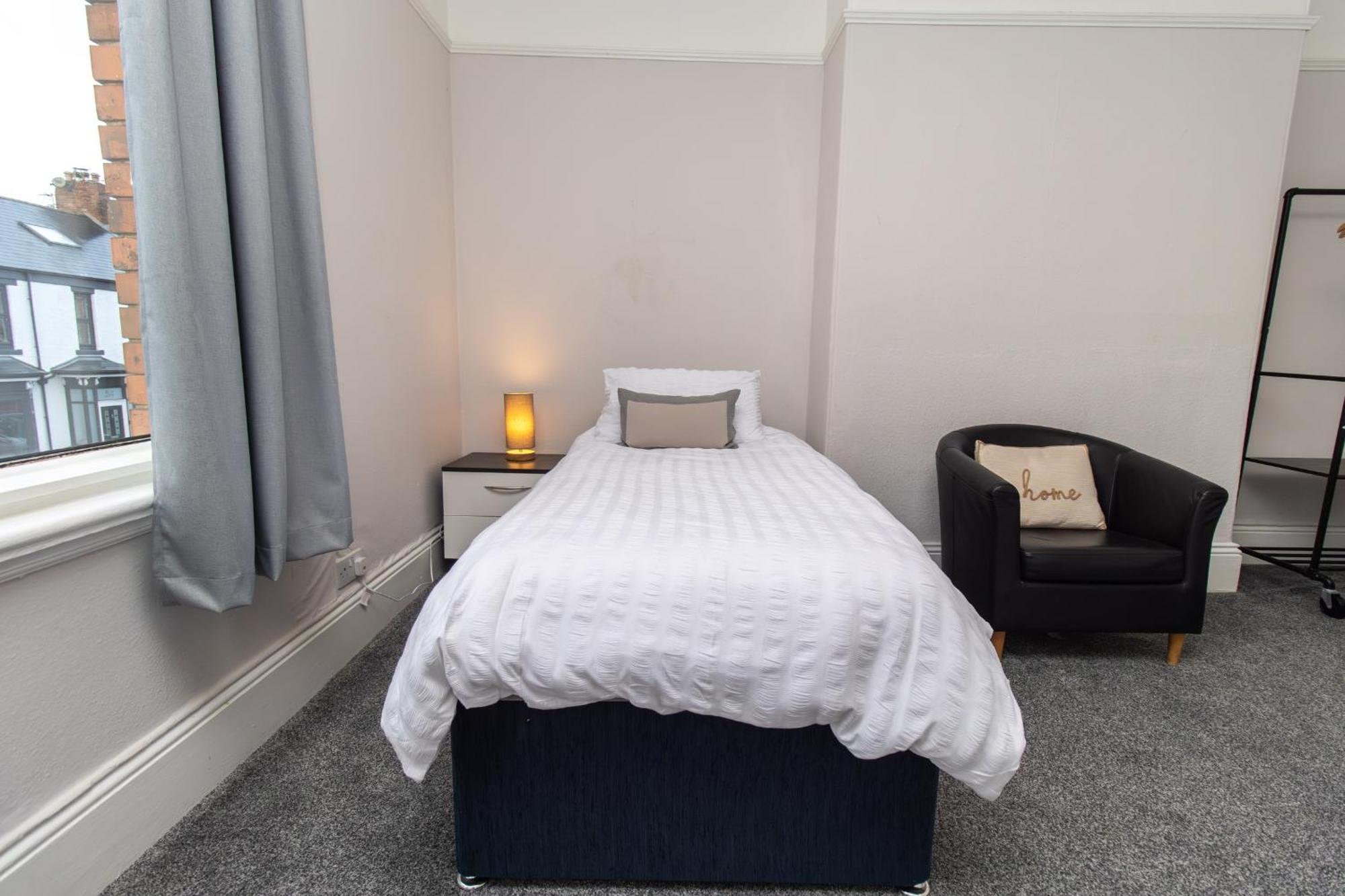 Dwellcome Home Ltd 4 King Bedroom Townhouse, Free Parking, Fast Wifi, Fully Equipped Kitchen, 15 Min Drive To Nissan, 20 Min To Newcastle Sunderland, Ideal For Long Term Contractor Etc Stays, Regular Housekeeping Option - See Our Site For Assurance Саут-Шилдс Экстерьер фото