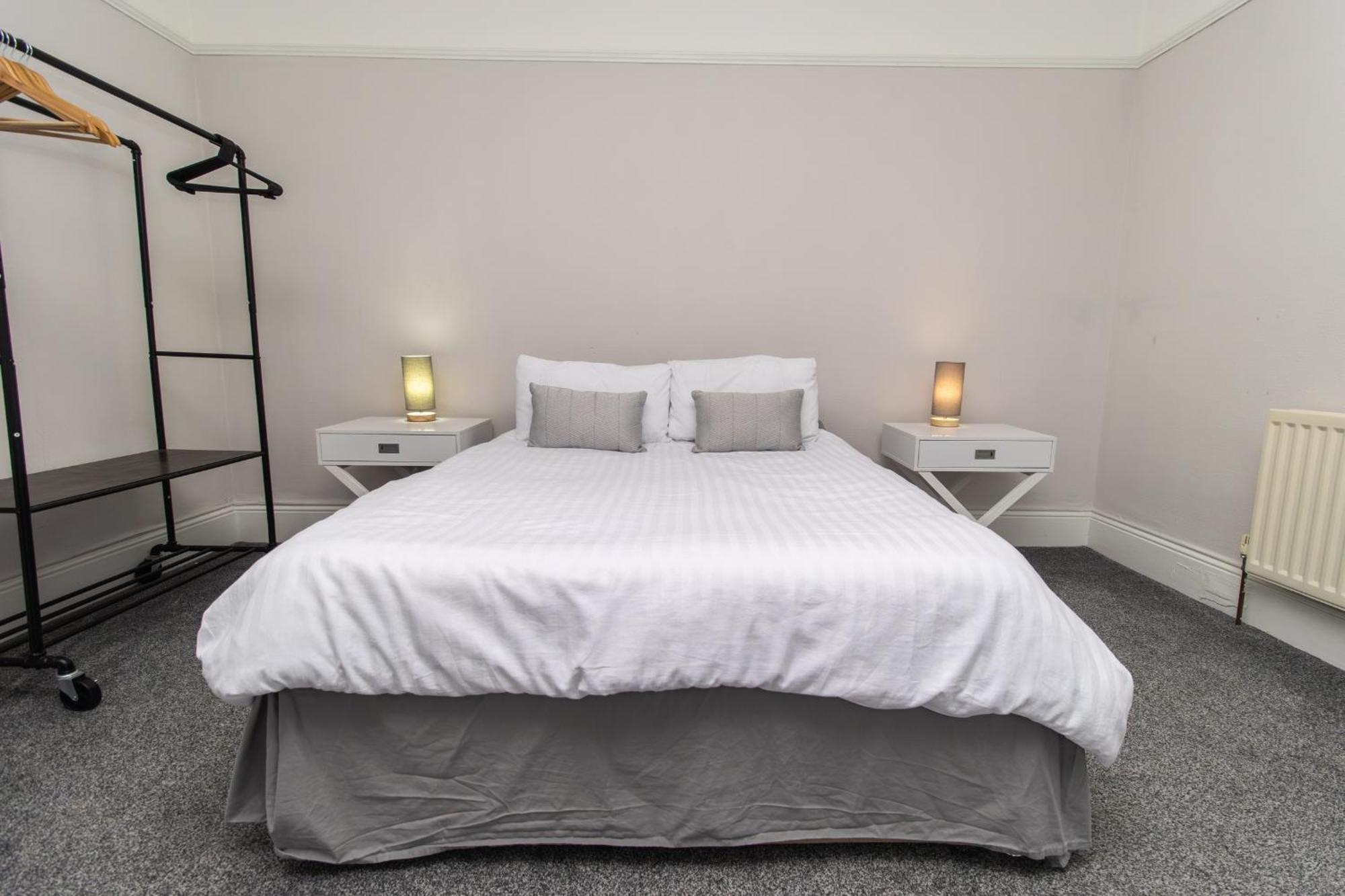 Dwellcome Home Ltd 4 King Bedroom Townhouse, Free Parking, Fast Wifi, Fully Equipped Kitchen, 15 Min Drive To Nissan, 20 Min To Newcastle Sunderland, Ideal For Long Term Contractor Etc Stays, Regular Housekeeping Option - See Our Site For Assurance Саут-Шилдс Экстерьер фото