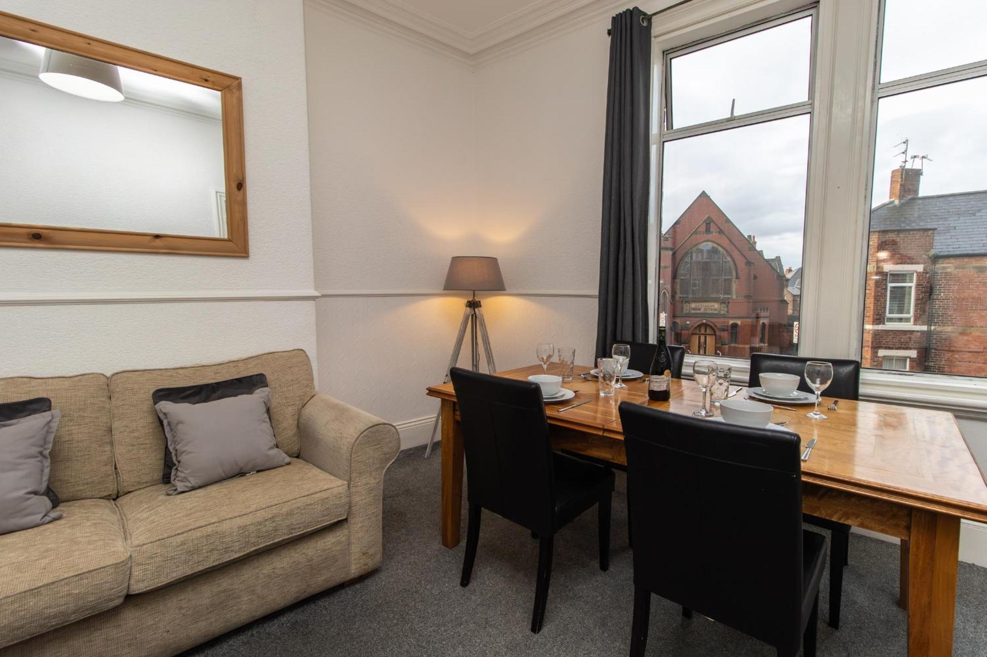 Dwellcome Home Ltd 4 King Bedroom Townhouse, Free Parking, Fast Wifi, Fully Equipped Kitchen, 15 Min Drive To Nissan, 20 Min To Newcastle Sunderland, Ideal For Long Term Contractor Etc Stays, Regular Housekeeping Option - See Our Site For Assurance Саут-Шилдс Экстерьер фото