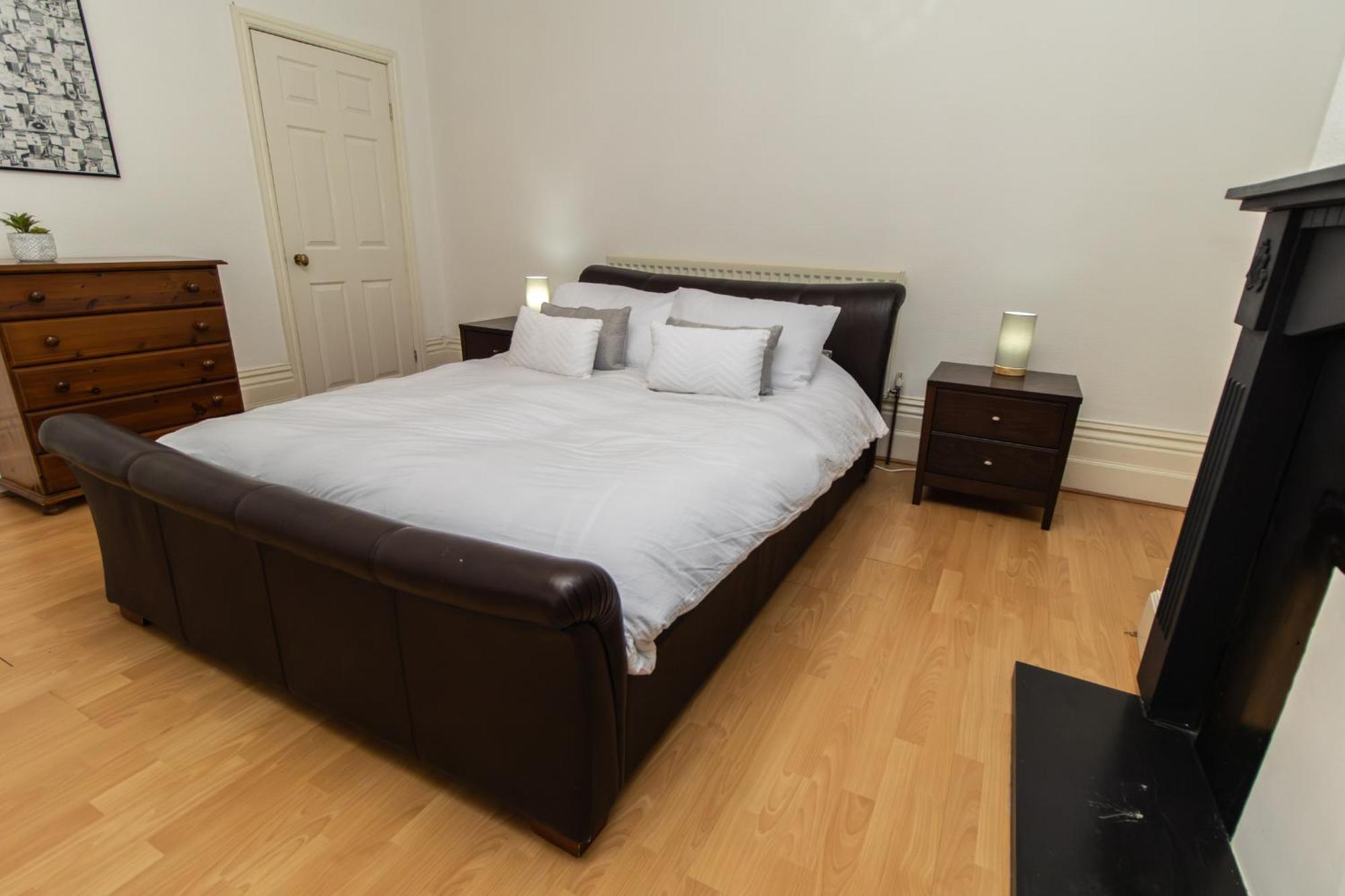 Dwellcome Home Ltd 4 King Bedroom Townhouse, Free Parking, Fast Wifi, Fully Equipped Kitchen, 15 Min Drive To Nissan, 20 Min To Newcastle Sunderland, Ideal For Long Term Contractor Etc Stays, Regular Housekeeping Option - See Our Site For Assurance Саут-Шилдс Экстерьер фото