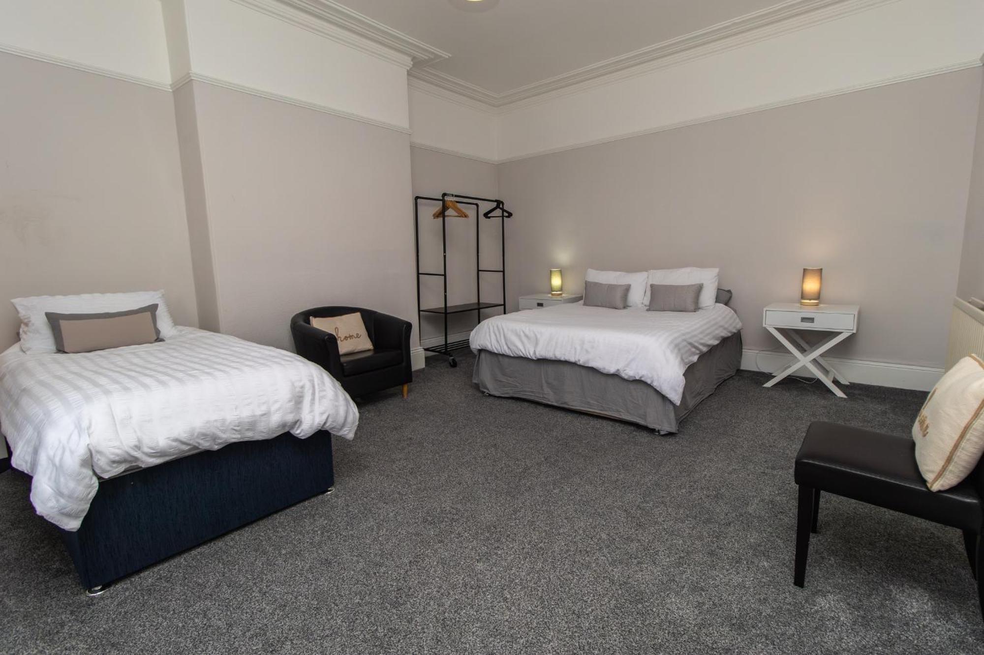 Dwellcome Home Ltd 4 King Bedroom Townhouse, Free Parking, Fast Wifi, Fully Equipped Kitchen, 15 Min Drive To Nissan, 20 Min To Newcastle Sunderland, Ideal For Long Term Contractor Etc Stays, Regular Housekeeping Option - See Our Site For Assurance Саут-Шилдс Экстерьер фото